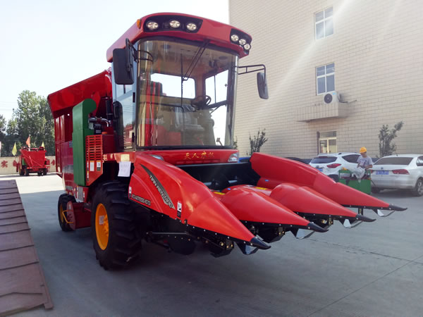 TR9988-3700 Self-propelled Corn picker